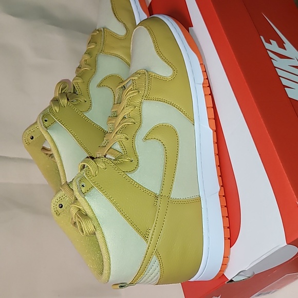 Worn 3 Times. NIKE DUNK HI RETRO. GOLD CANVAS. Men's size 13 - Picture 13 of 14